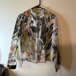 Black and Green Graphic Buttoned Blouse with Mandarin Collar